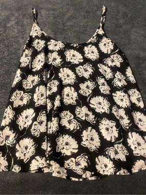 Apt. 9 Black and White Floral Print Top